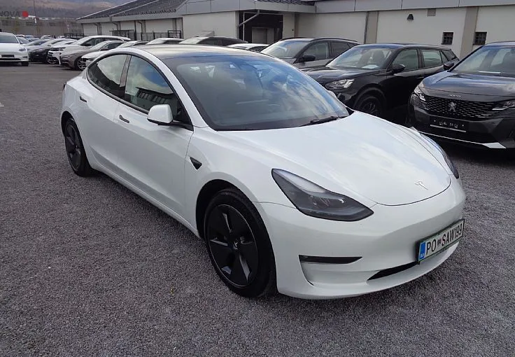 Zunanja slika - Tesla Model 3 - Long Range RWD - NA VOLJO ZA POSLOVNI NAJEM - 2