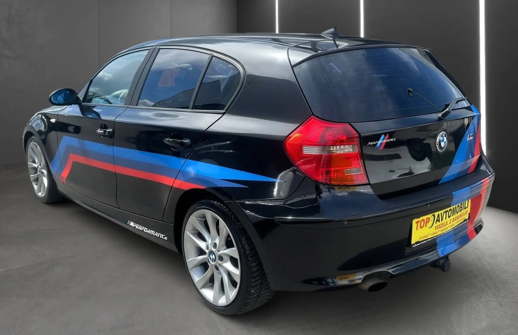 Zunanja slika - BMW Serija 1 - : 118d OPRAVLJEN VELIK SERVIS MOŽNOST BREZ POLOGA - 5