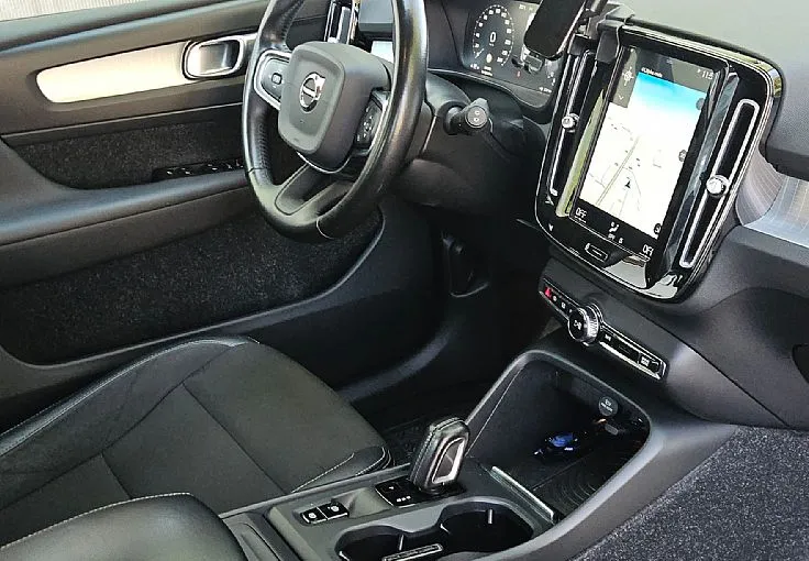 Zunanja slika - Volvo XC40 - 2.0 TD °AUTOMATIC° °FULL-LED° °18-COL° °KAMERA° - 10