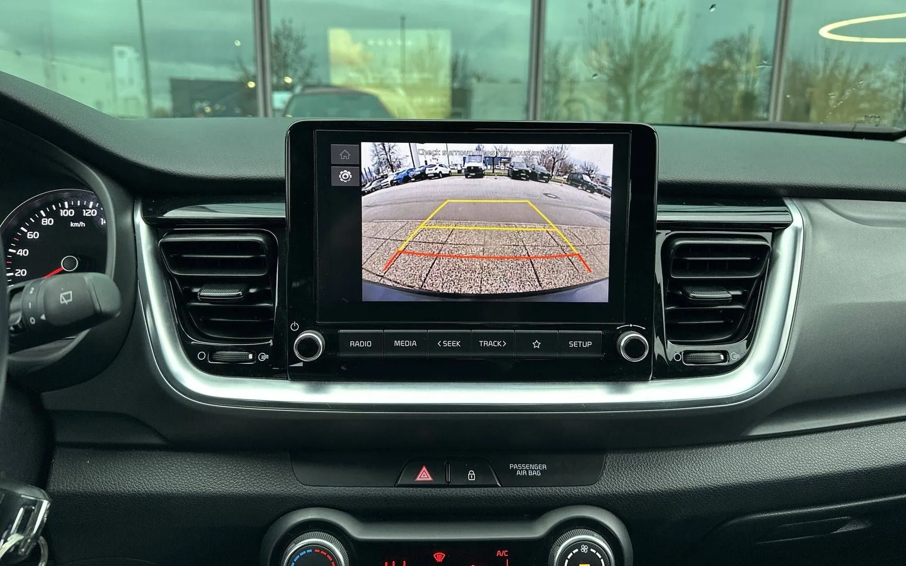 Notranja slika - KIA Stonic - 1.0 T-GDi LX Urban ISG DCT - 17