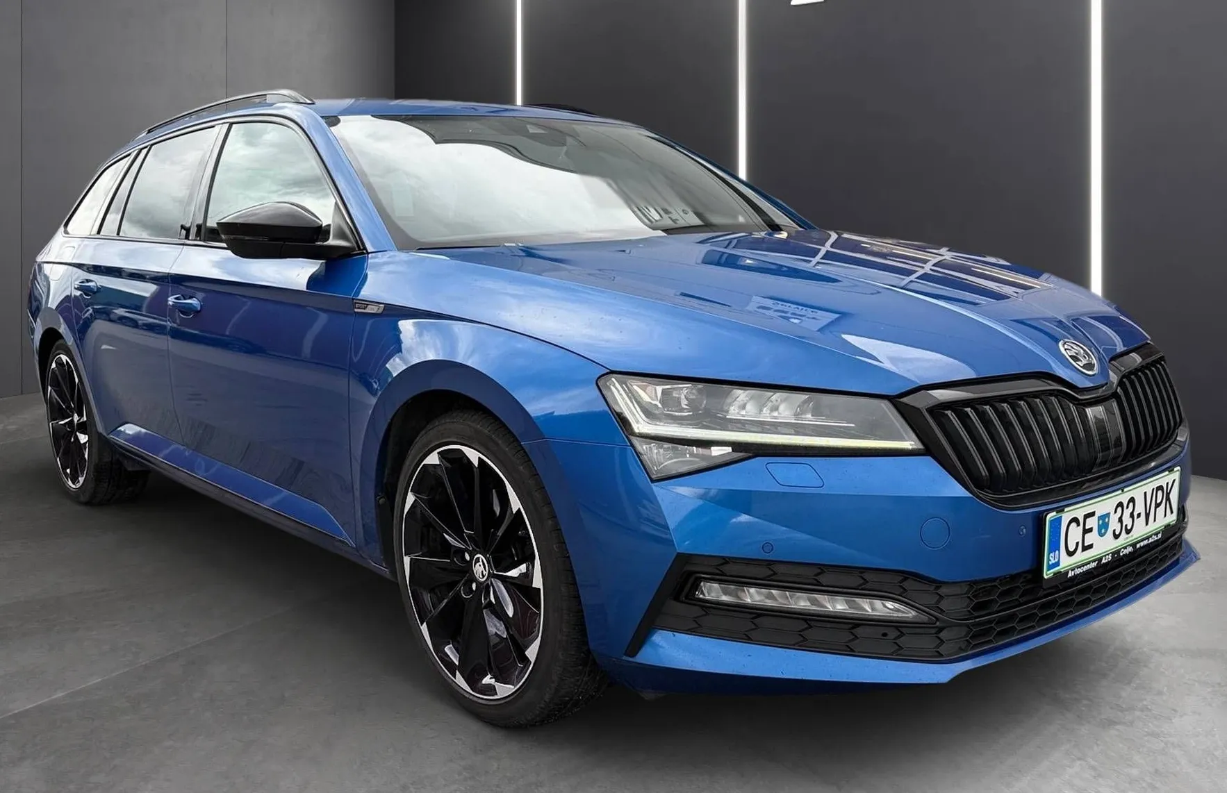 Zunanja slika - Škoda Superb - 2.0 TDI Sportline Combi DSG147kW-DCC-Memory-Canton - 2
