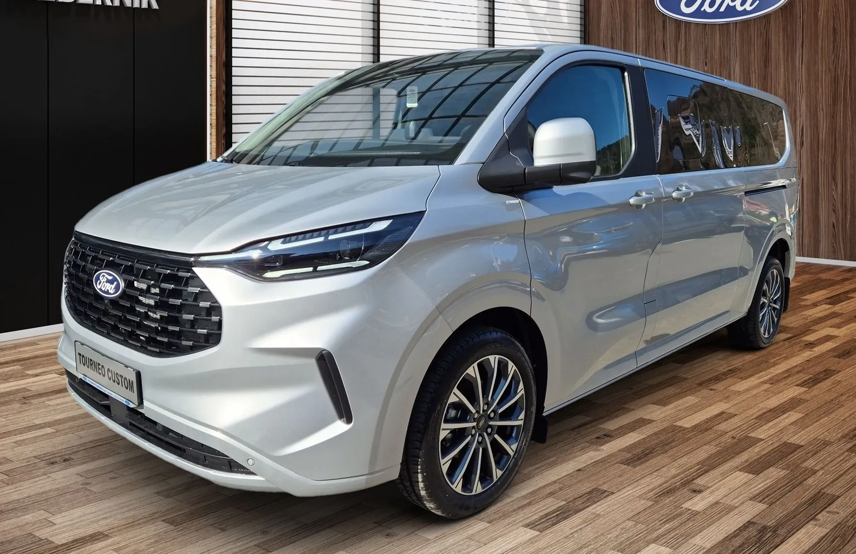 Zunanja slika - Ford Tourneo - Custom TITANIUM X 2.0 TDCi 170PS A8 L2 FWD - 1