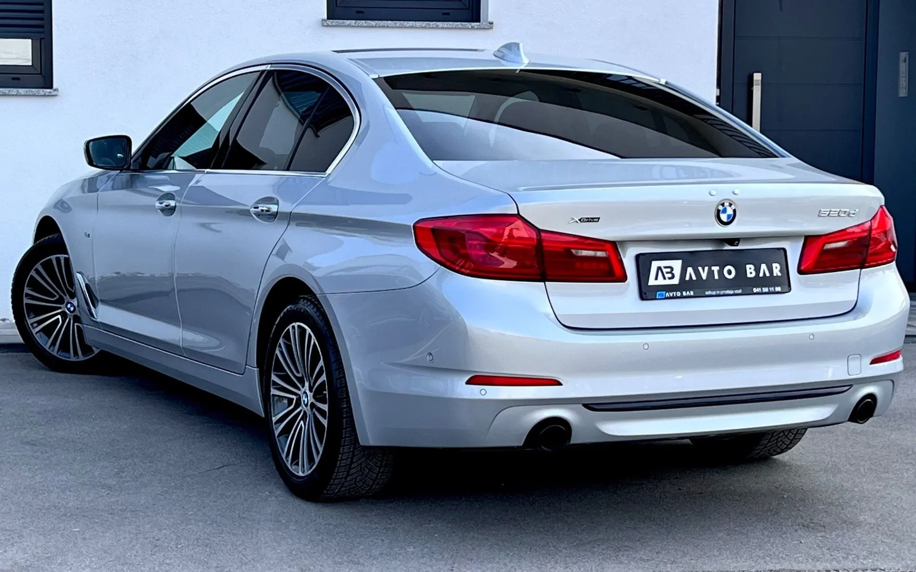 Notranja slika - BMW serija 5: - 520d xDrive+F1+SPORT+LED+VIRTUAL+NAVI+ALU... - 7