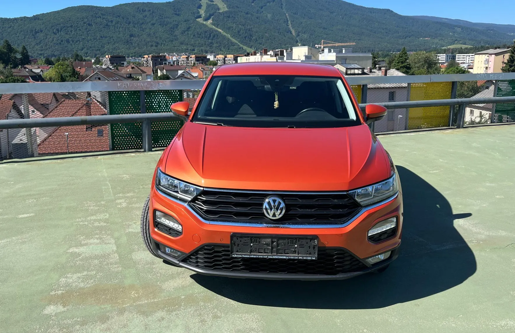 Zunanja slika - Volkswagen T-Roc - 1.6 TDI BMT 2X PDC. NAVI. SAMO 88.645 KM. - 2