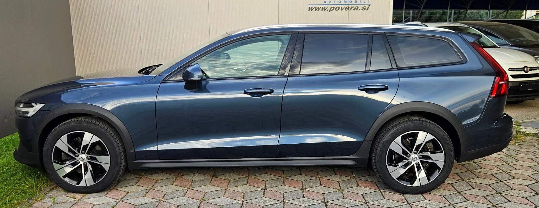 Zunanja slika - Volvo V60 Cross Country - B4 AWD Pro +ACC+Memory+18 Col+Gretje+12.mes.jam - 5