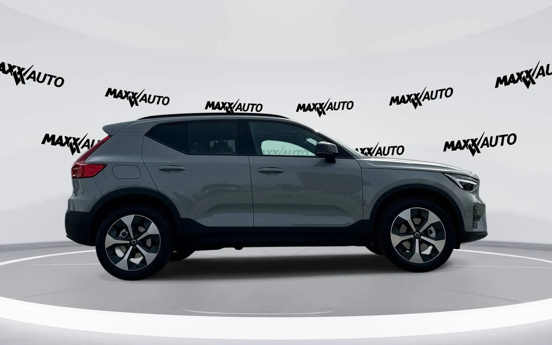 Zunanja slika - Volvo XC40 - B3P Plus Dark Avt - 4