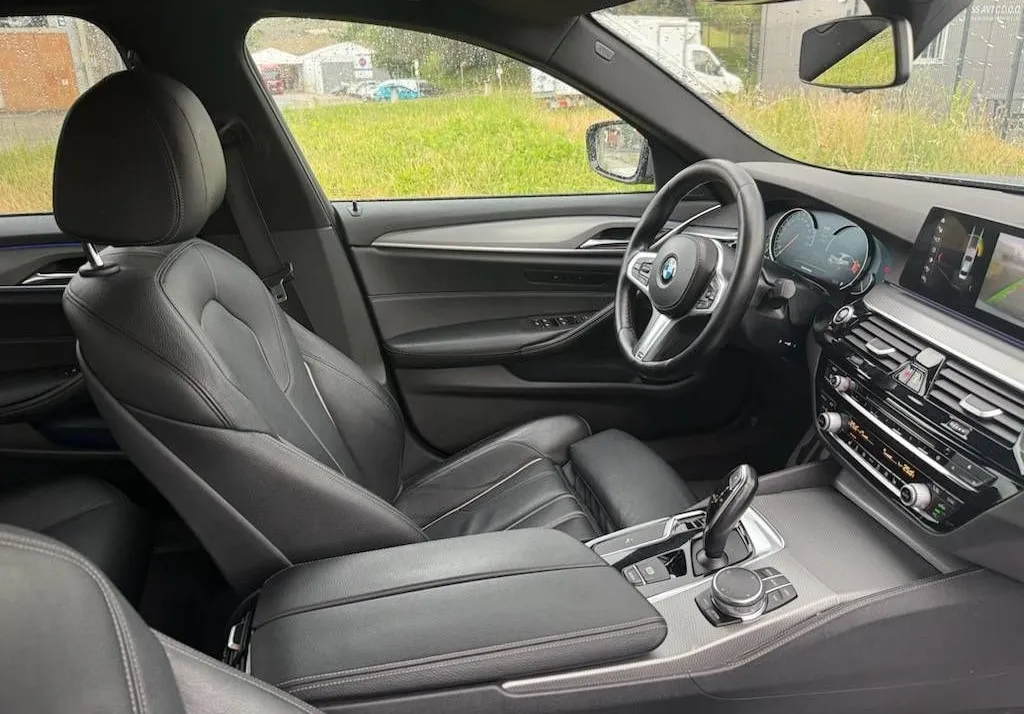 Notranja slika - BMW serija 5: - 520d M-SPORT POLOG 2400 - 10