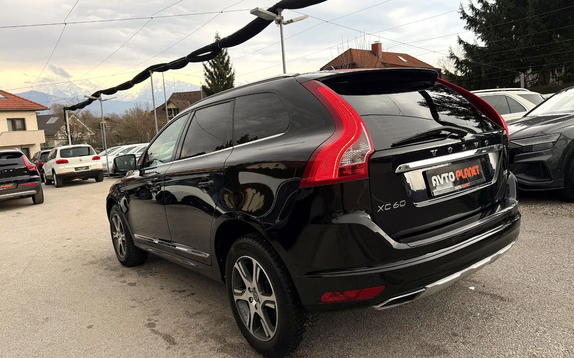 Zunanja slika - Volvo XC60 - D4 Summum AUT. LED XENON ACC NAVI BLS VIRTUAL - 2
