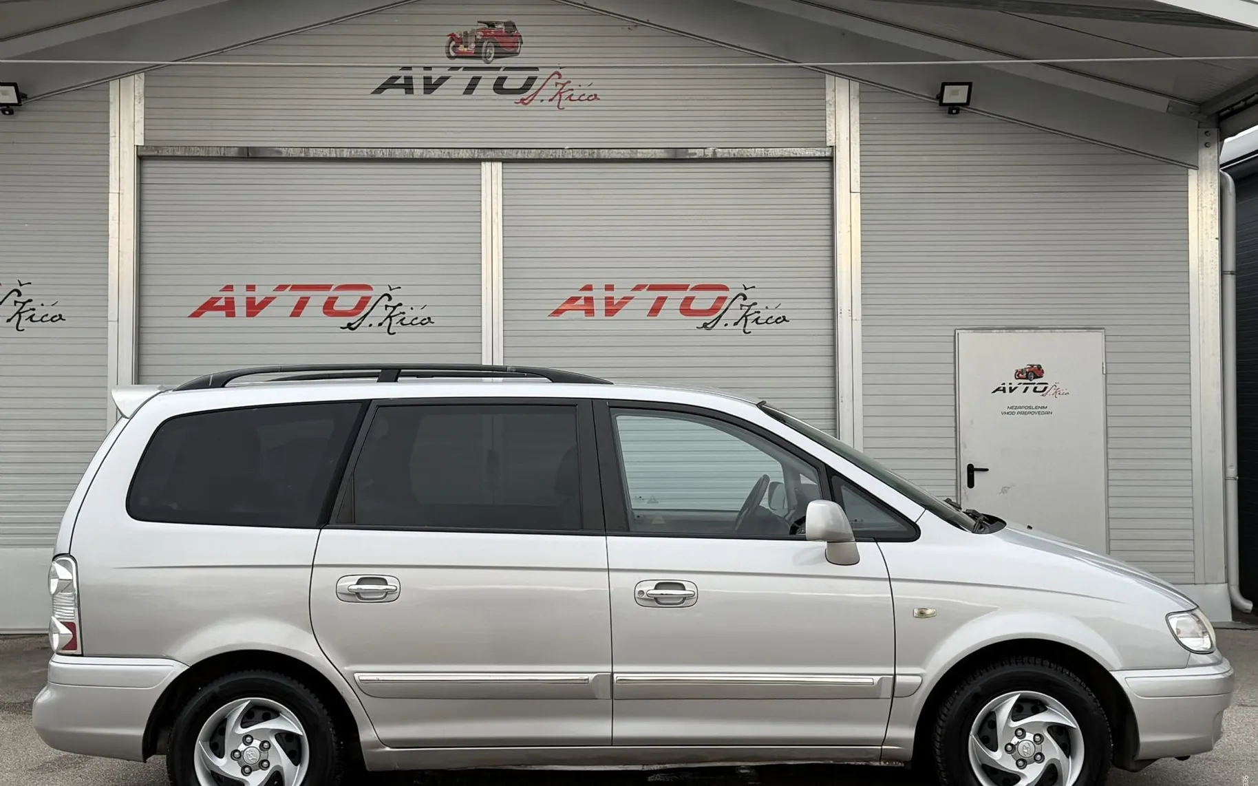 Zunanja slika - Hyundai Trajet - 2.0 CVVT GLS-7SEDEŽEV-ALU-AUTO KLIMA-VLEČNA KLJU.. - 6