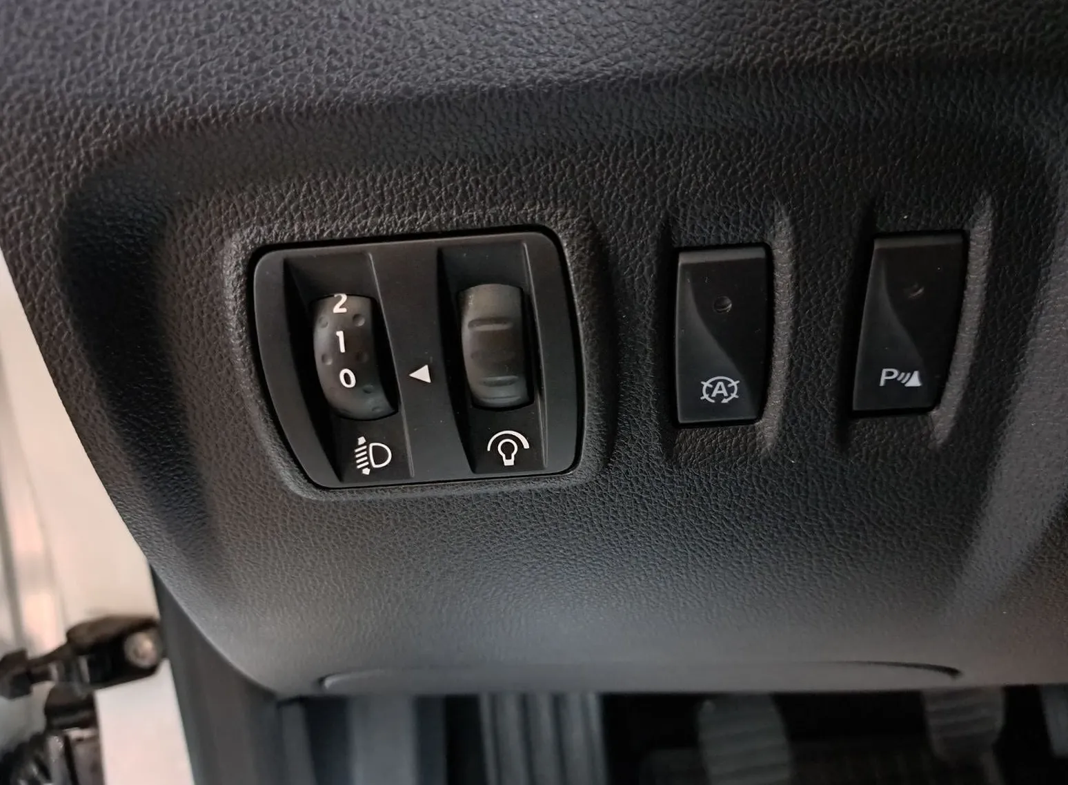 Zunanja slika - Renault Captur - Limited TCe 90 Z ENOLETNIM JAMSTVOM - 13
