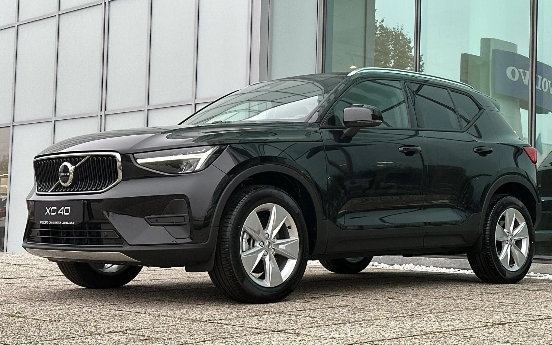 Zunanja slika - Volvo XC40 - B3 P Core AT DCT 3 leta garancije + 3 servisi - 1