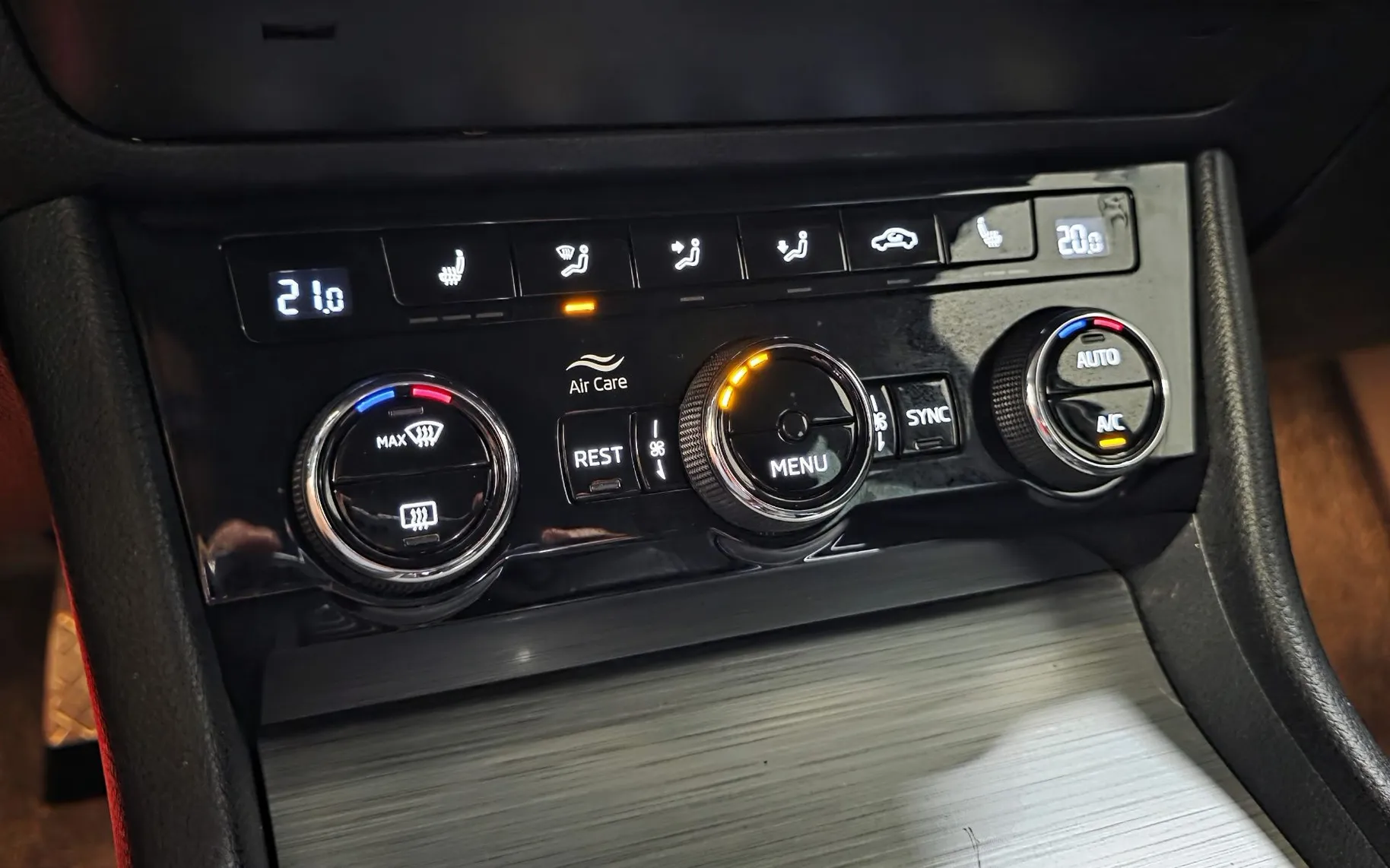 Zunanja slika - Škoda Superb - Combi 2,0 TDI Ambition DSG ACC NAVI LED KAM KLJUKA - 14