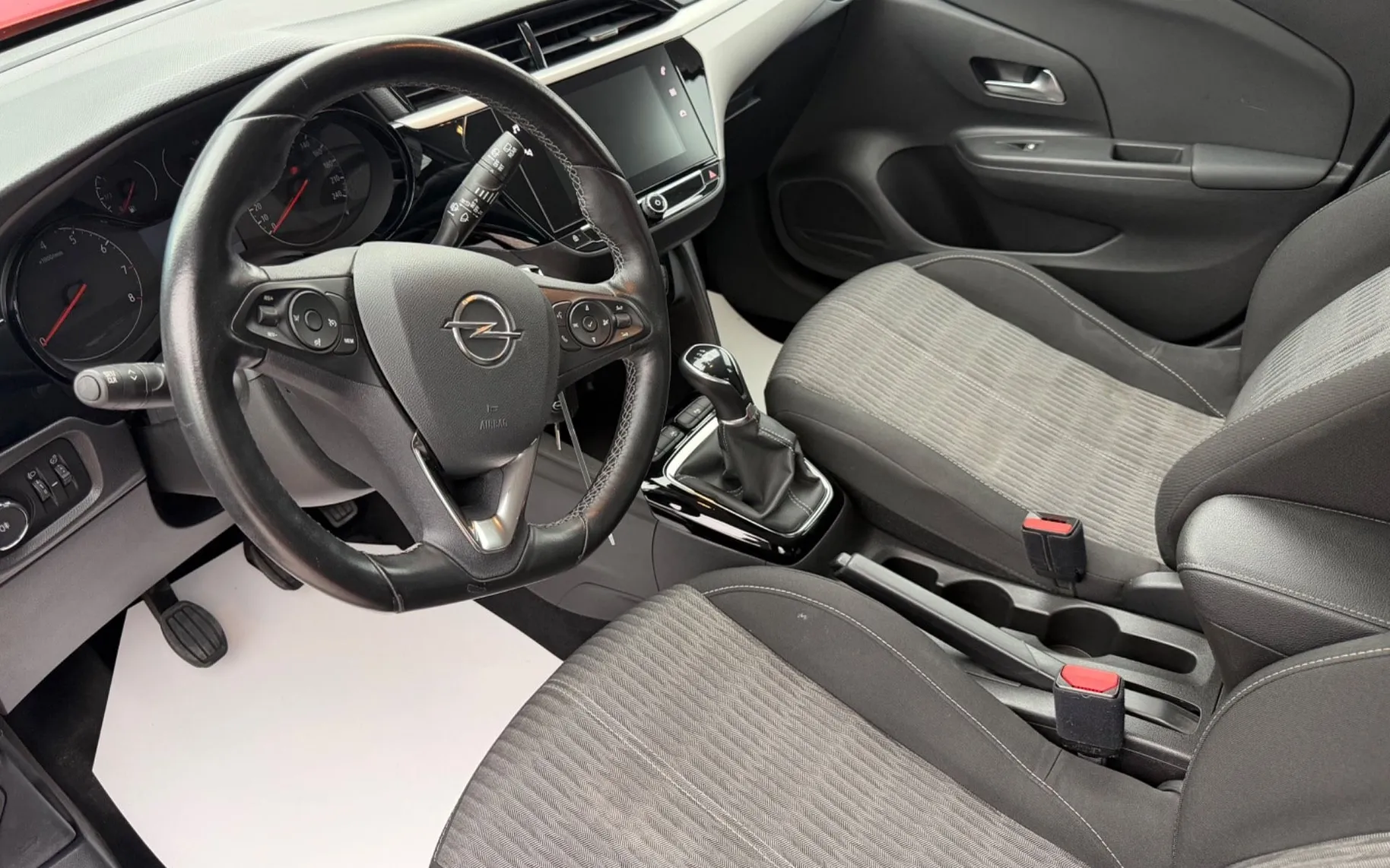 Notranja slika - Opel Corsa - 1.2 F- Edition Navi Pdc - 11