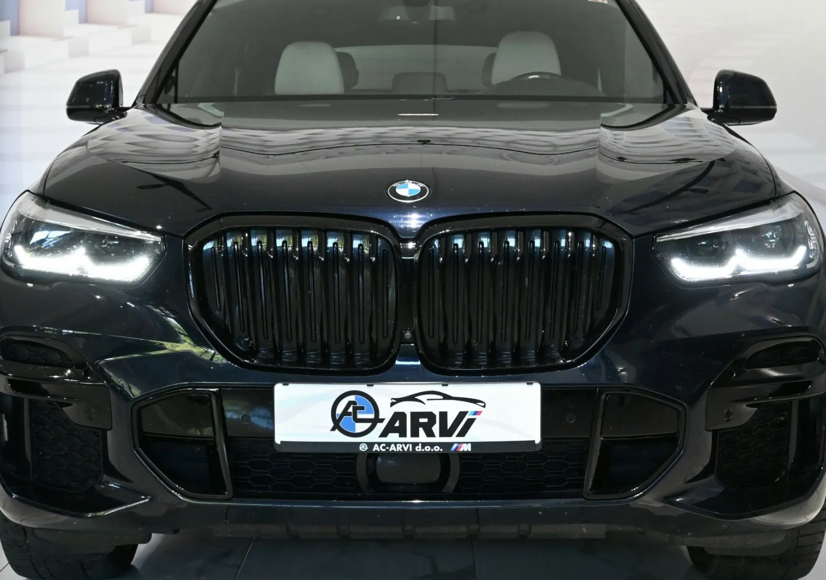 Zunanja slika - BMW X5 - serija : xDrive30d Avt-M.SPORT-ZRAČNO-SWAROWSKI-RADAR-HAR - 2
