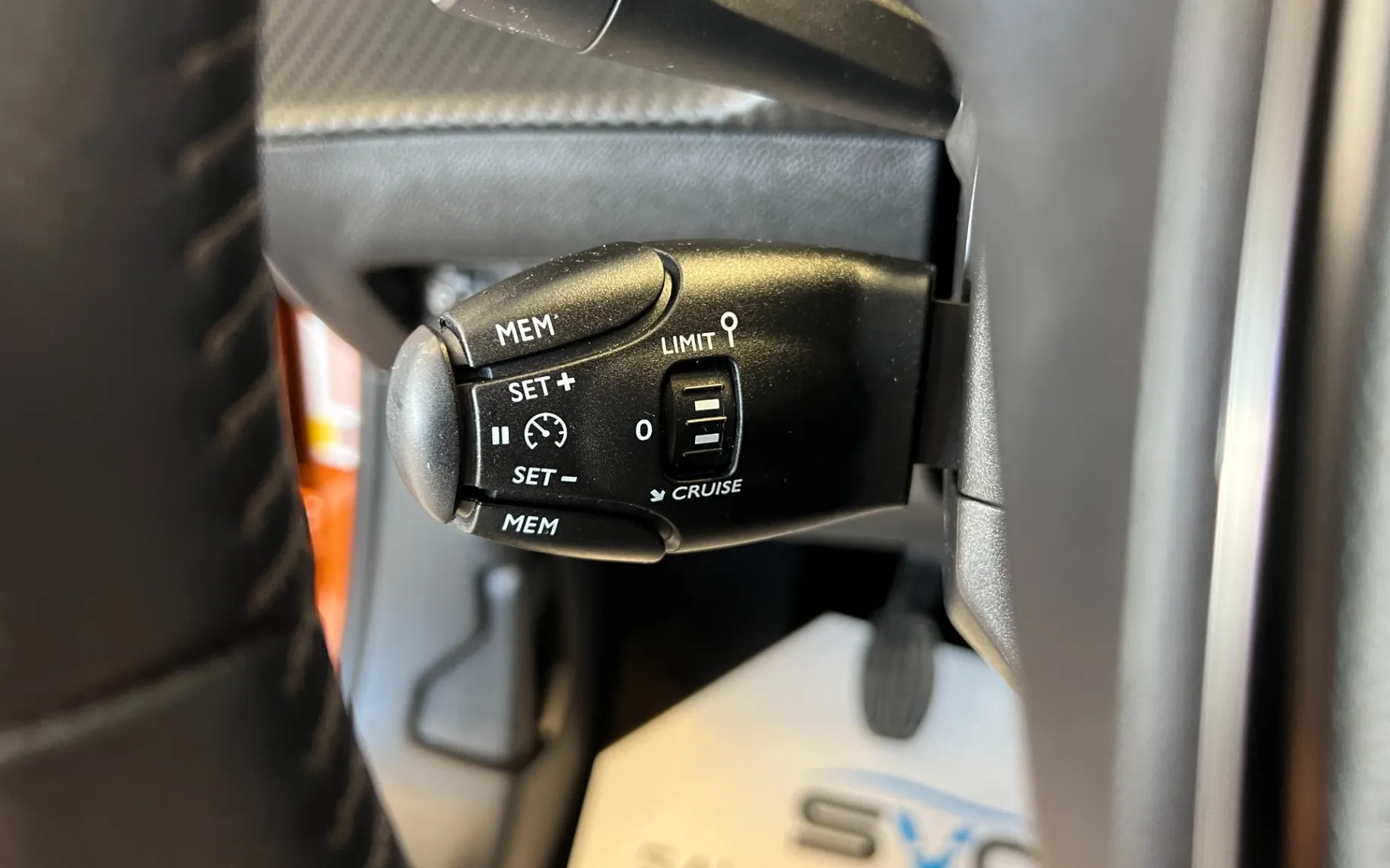 Zunanja slika - Peugeot 2008 - 1.2-1.LASTNIK-JAMSTVO-ODLIČEN-OBROK ŽE OD 128€ - 20