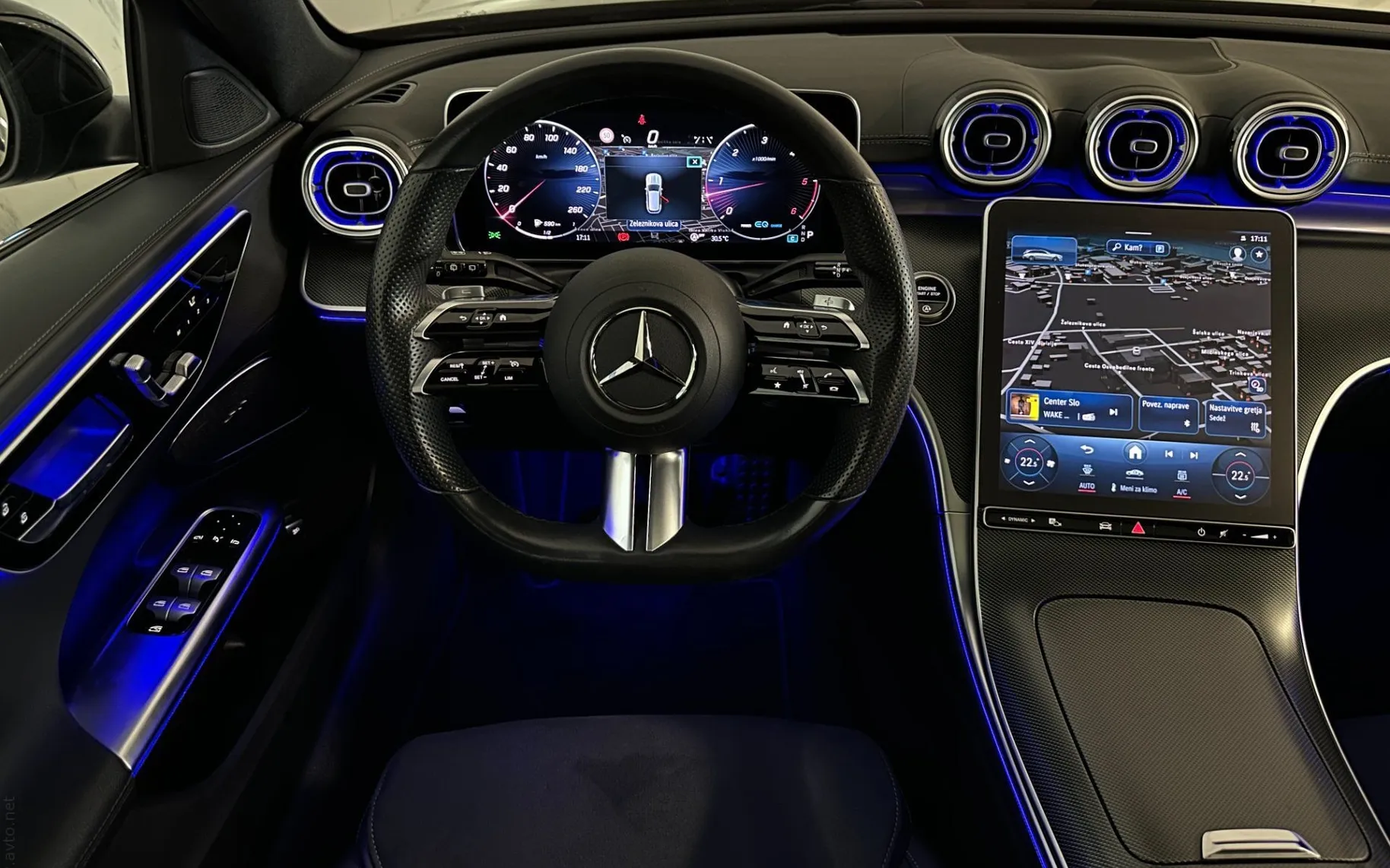 Notranja slika - Mercedes-Benz C-Razred - 300d T |AMG Line|Panorama|360K|Memory|GretjeV|... - 9