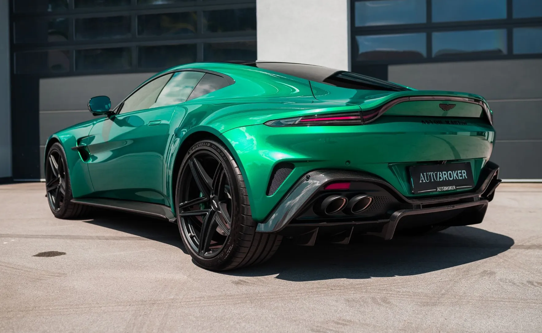 Zunanja slika - Aston Martin Vantage - PERFORMANCE PODIUM GREEN KARBON BOWERS WILKINS - 7