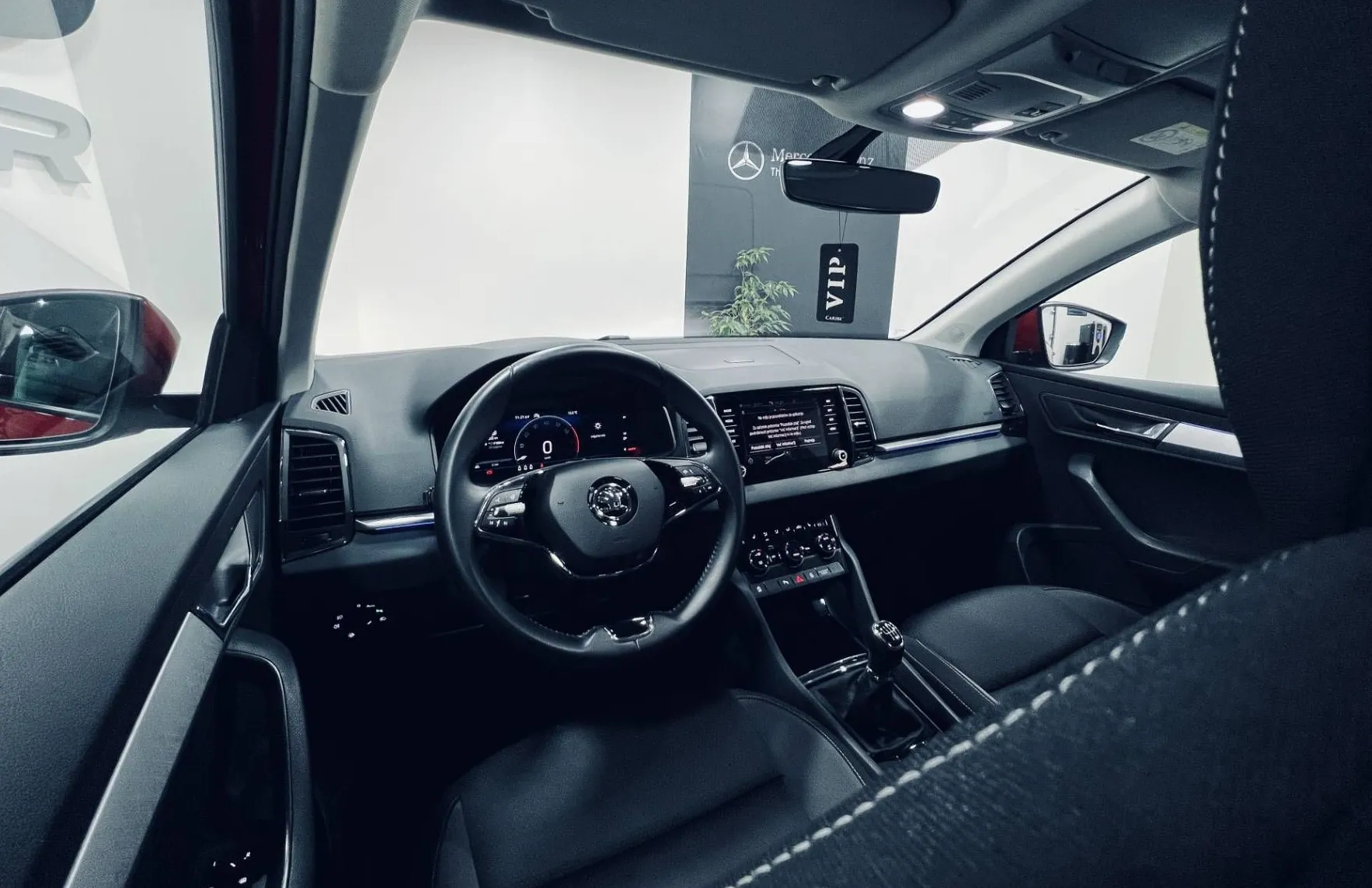 Zunanja slika - Škoda Karoq - TOUR-1.0 TSI 81kW-LED-ALU-KLJUKA-GRETJE VOLANA... - 9