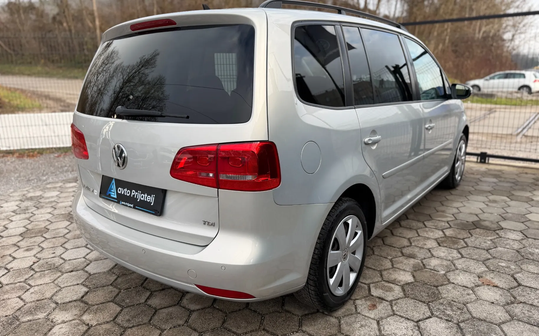Zunanja slika - Volkswagen Touran - 1.6 TDI BlueMotion | AVT | 7 SED - 22