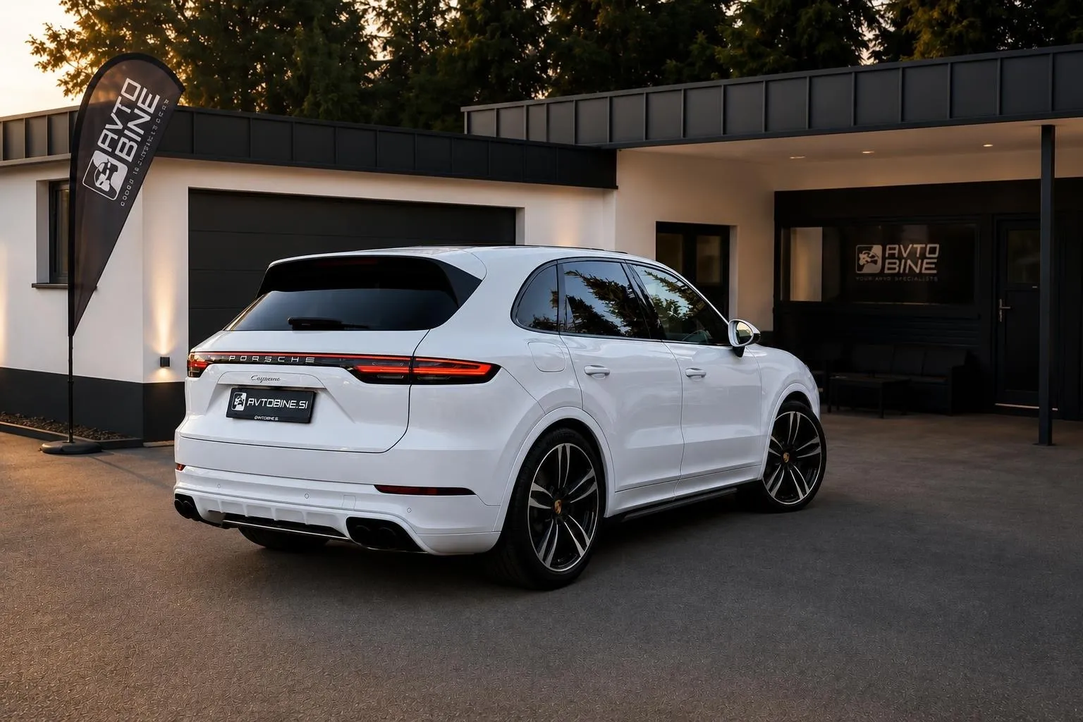 Notranja slika - Porsche Cayenne - PANO•SOFT CLOSE•ZRAČNO•360•BELA PERLA... - 8
