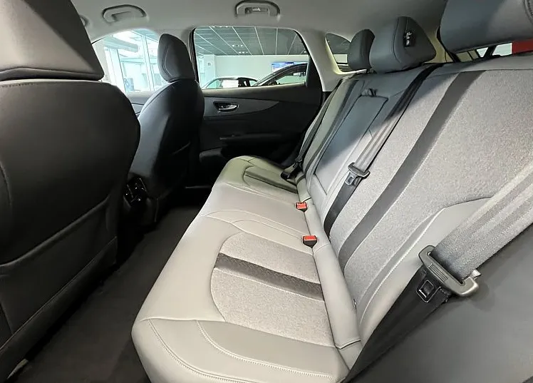 Zunanja slika - MG MGS5 EV - Luxury 64kW 7 let tovarniške garancije NA ZALOGI - 9