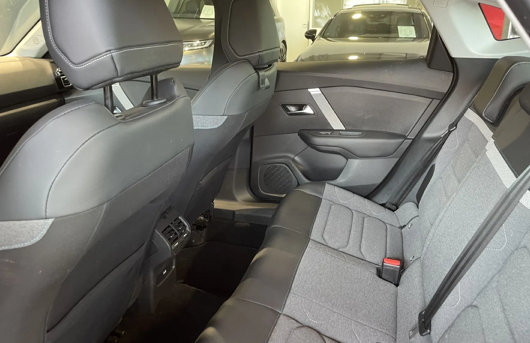 Zunanja slika - Citroën C4 X - 1.LASTNIK-TEMPOMAT-KAMERA-GRETJE SEDEŽEV - 11