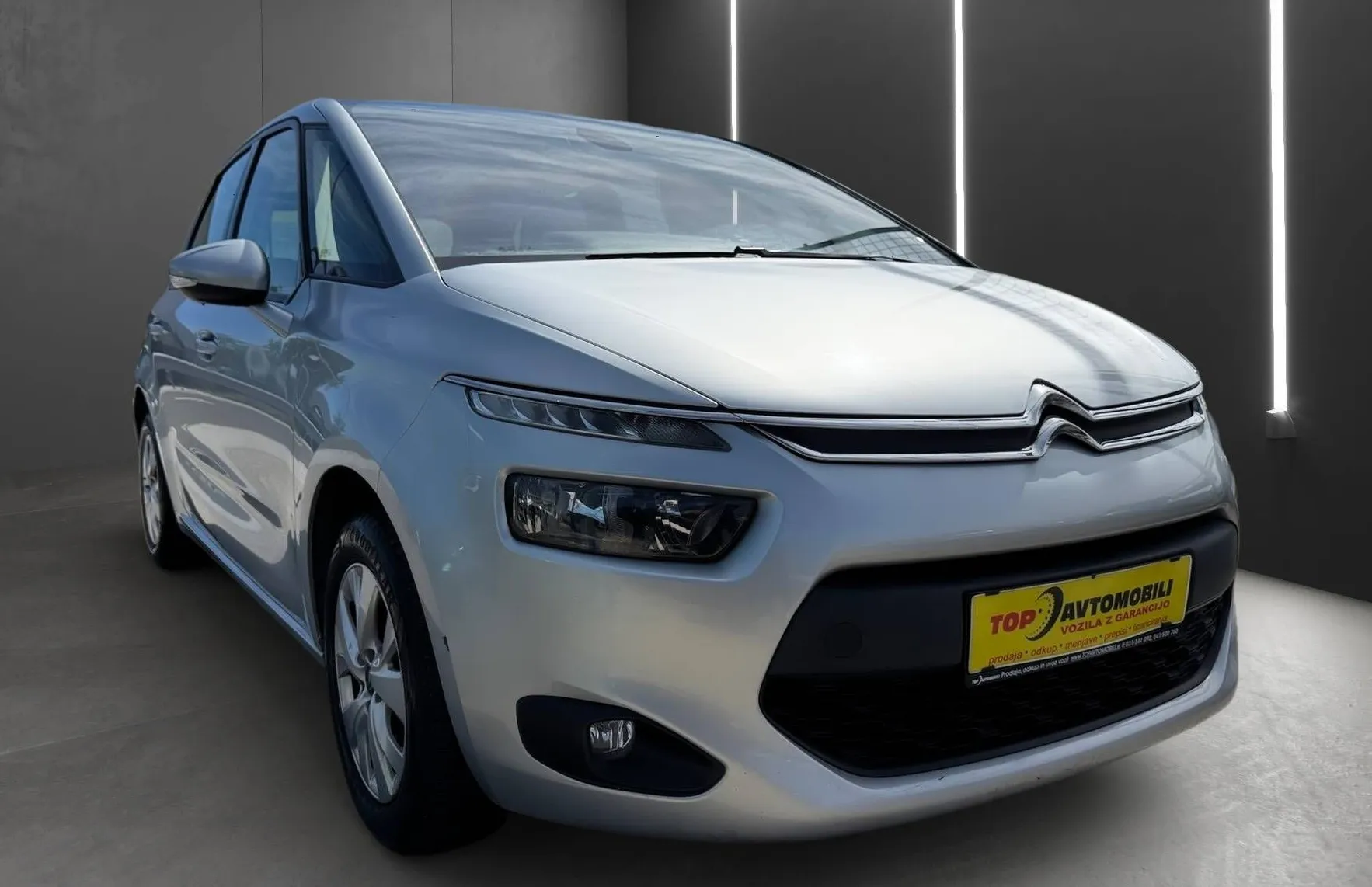 Zunanja slika - Citroën C4 - Picasso 1.6 e-HDi  NAVI PDC TEMPOMAT REDNO SERVISIRAN... - 9