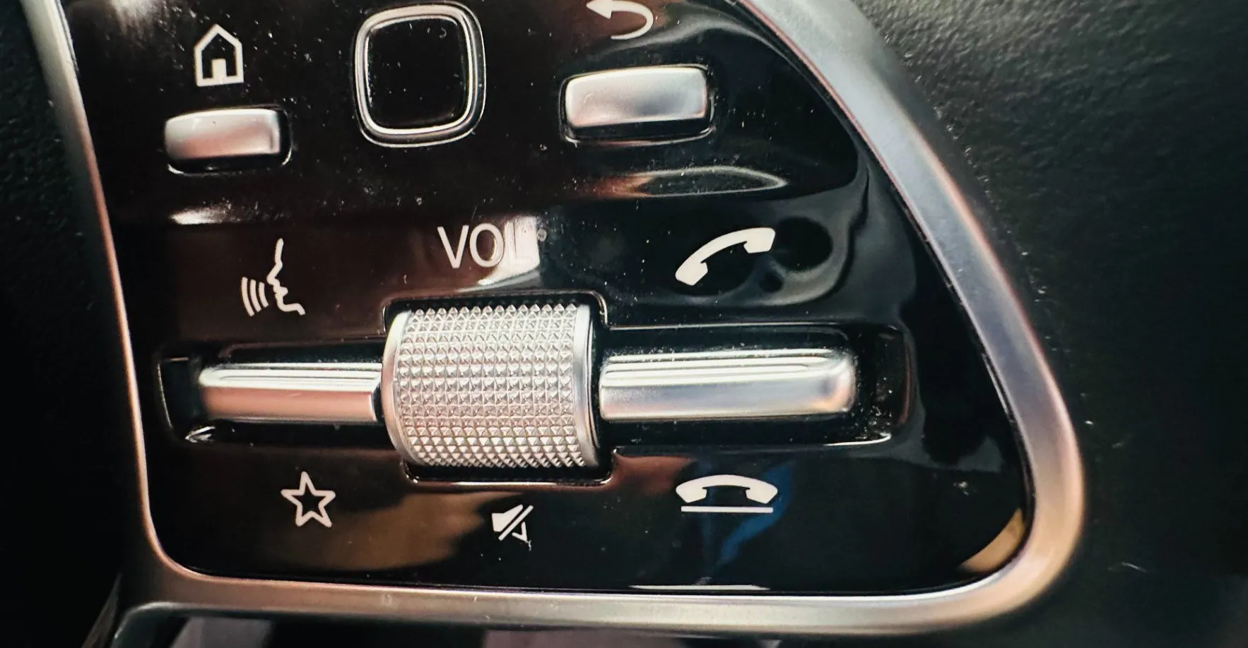 Zunanja slika - Mercedes-Benz EQA - 250 NEMŠKI+4ALU.PANORAMA.KLJUKA.LED.KAMERA.USNJE - 6