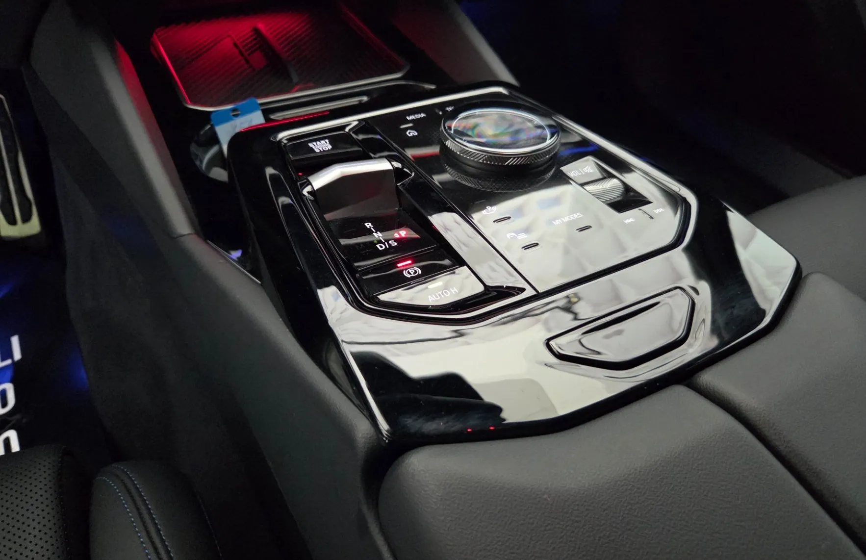 Zunanja slika - BMW Serija 5 - Touring: 540d xDrive-M.SPORT.PRO-RADAR-ICON-KAM360-KEYLE - 19