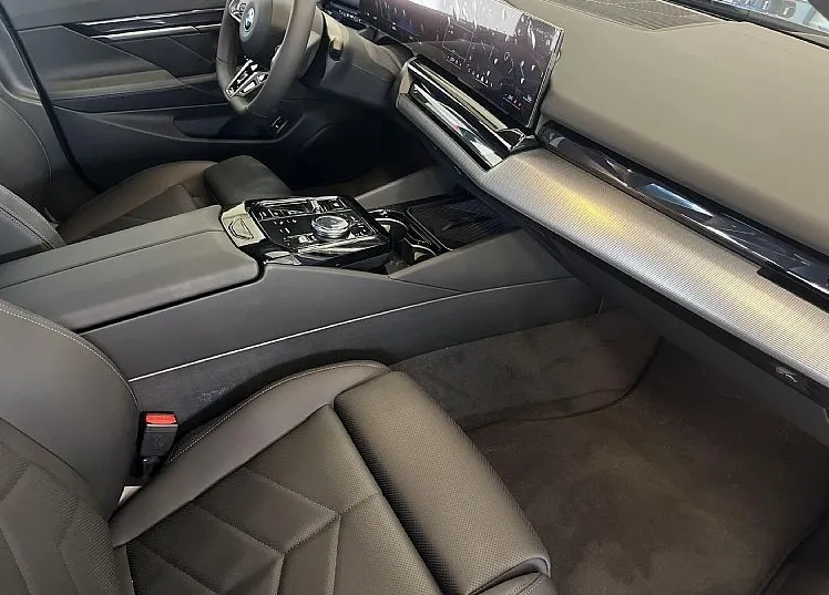 Zunanja slika - BMW i5 - eDrive40  AT  M SPORT - 8