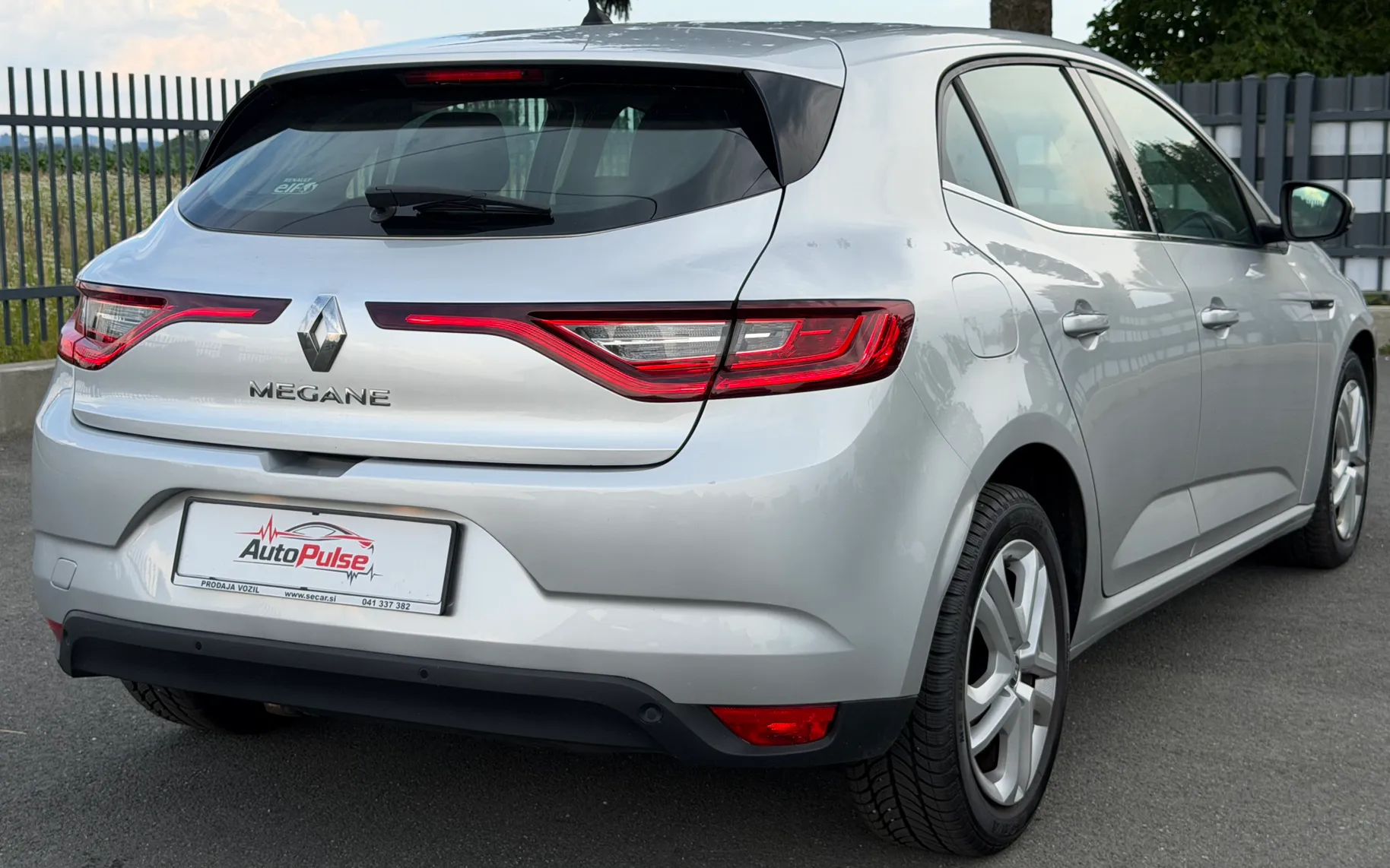 Zunanja slika - Renault Megane - Mégane Mégane Berline dCi 110 Energy Bose EDC - 5