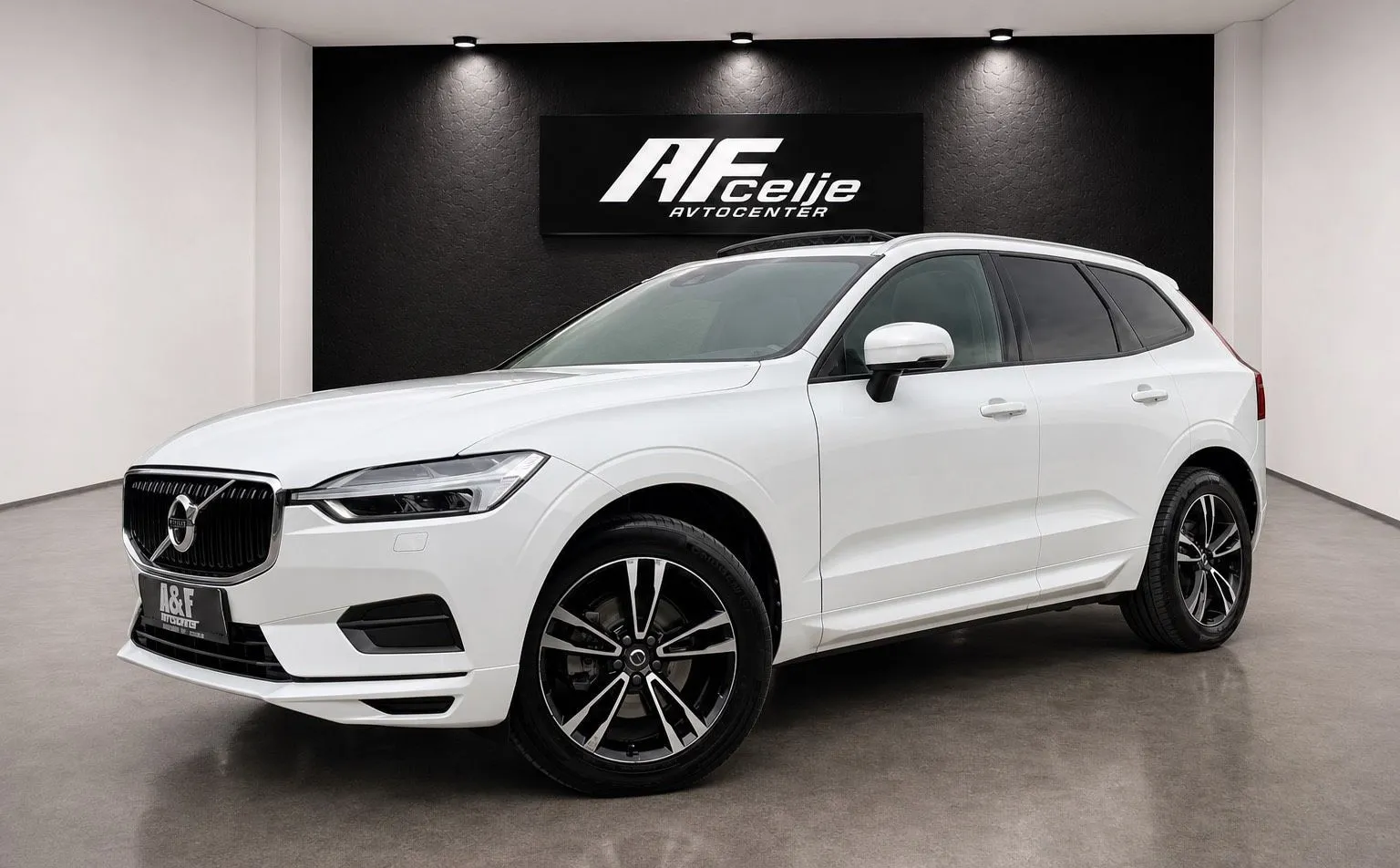 Zunanja slika - Volvo XC60 - D4-4X4-AUT-PANORAMA-FUL LED-LIZING ZA TUJCE- - 1
