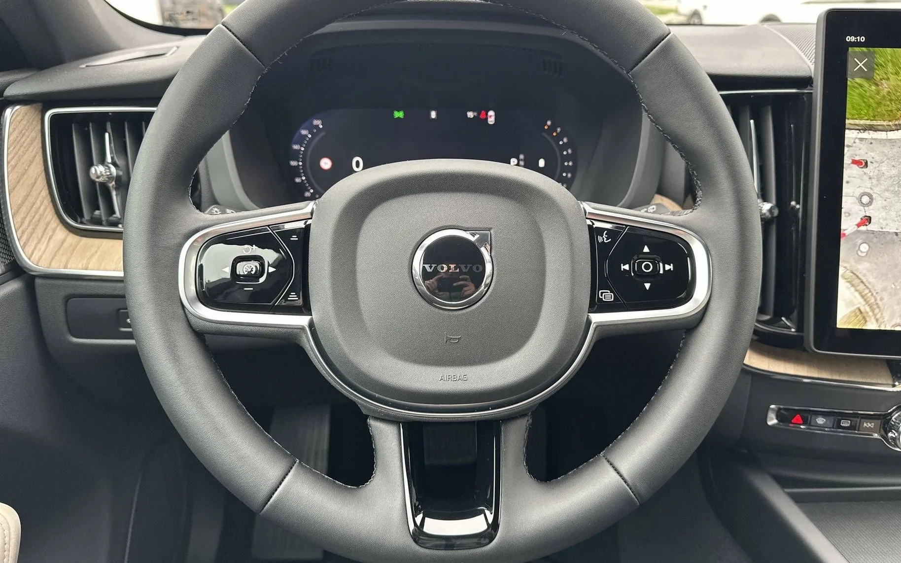 Notranja slika - Volvo XC60 - B5 P AWD Plus Dark Avt. - 14