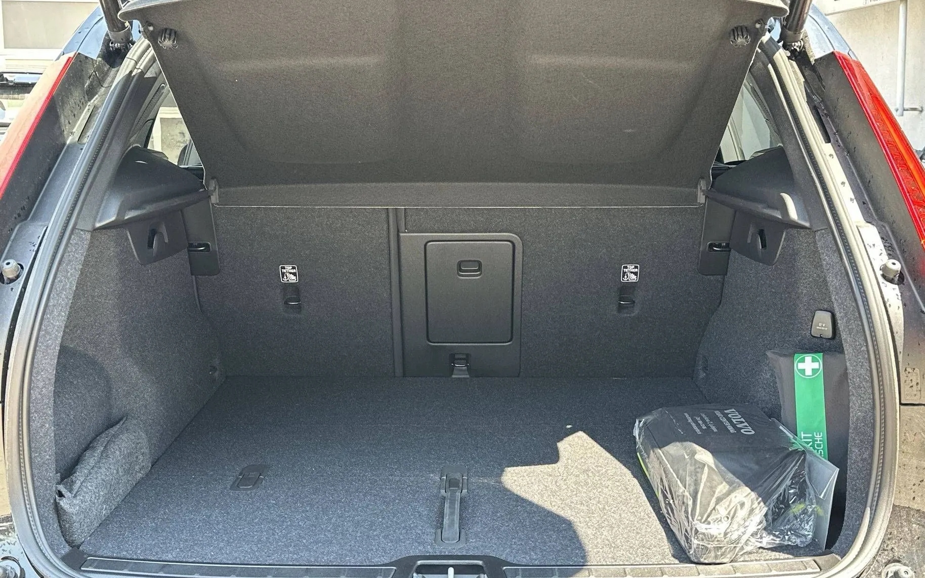 Notranja slika - Volvo XC40 - B3 P Plus Dark Avt. - 12