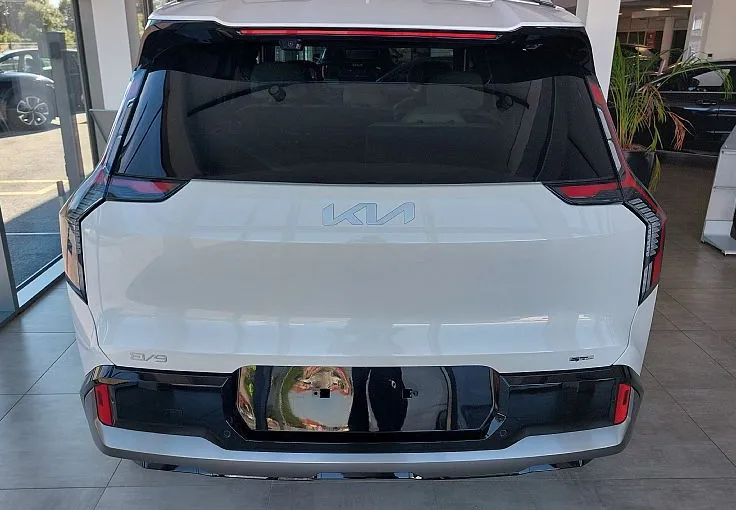Zunanja slika - KIA EV9 - 99.8 kWh GT-Line Launch 141.5 kW  192KM - 5