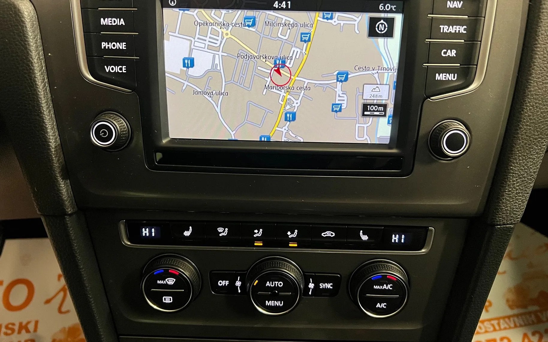 Notranja slika - VW Golf Variant - 1.6 TDI-LOUNGE-BI-XENON-NAVI-GRETJE-SED-SERVI-KNJ- - 12