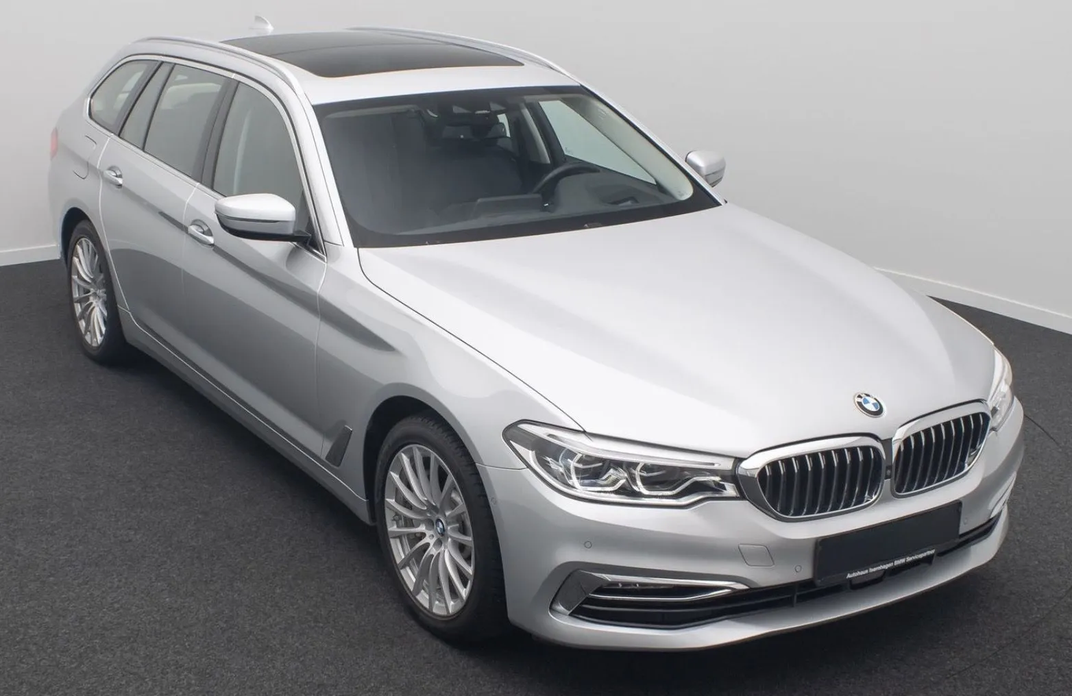 Zunanja slika - BMW Serija 5 - Touring: 520i FULL LED RADAR KEYLESS PANORAMA HEAD-UP KA - 2