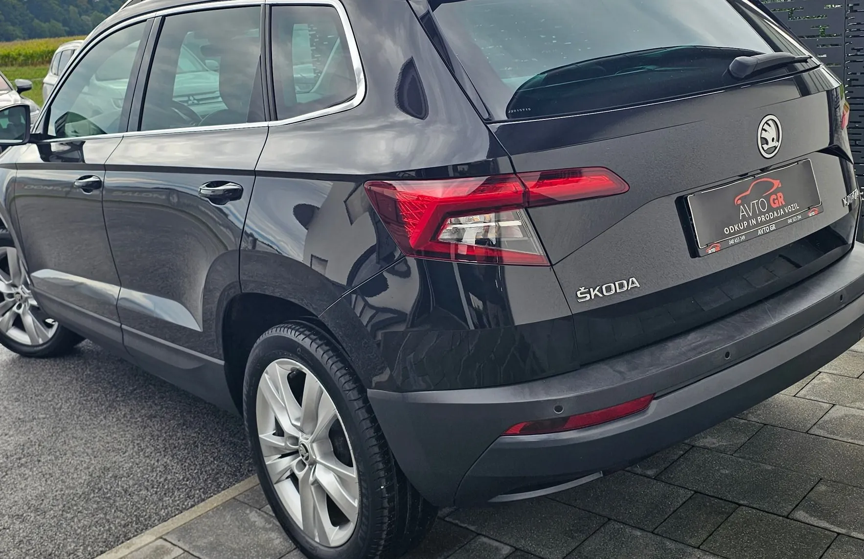 Zunanja slika - Škoda Karoq - 1.5 TSI ACT -SportLine- DSG-SPORT-LED-PANO-ALKANT - 9
