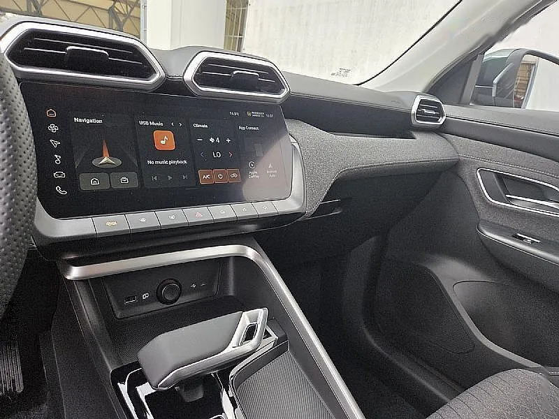 Zunanja slika - MG MG ZS - Comfort 1.5L Hybrid + ZIMSKE PNEVMATIKE - 11