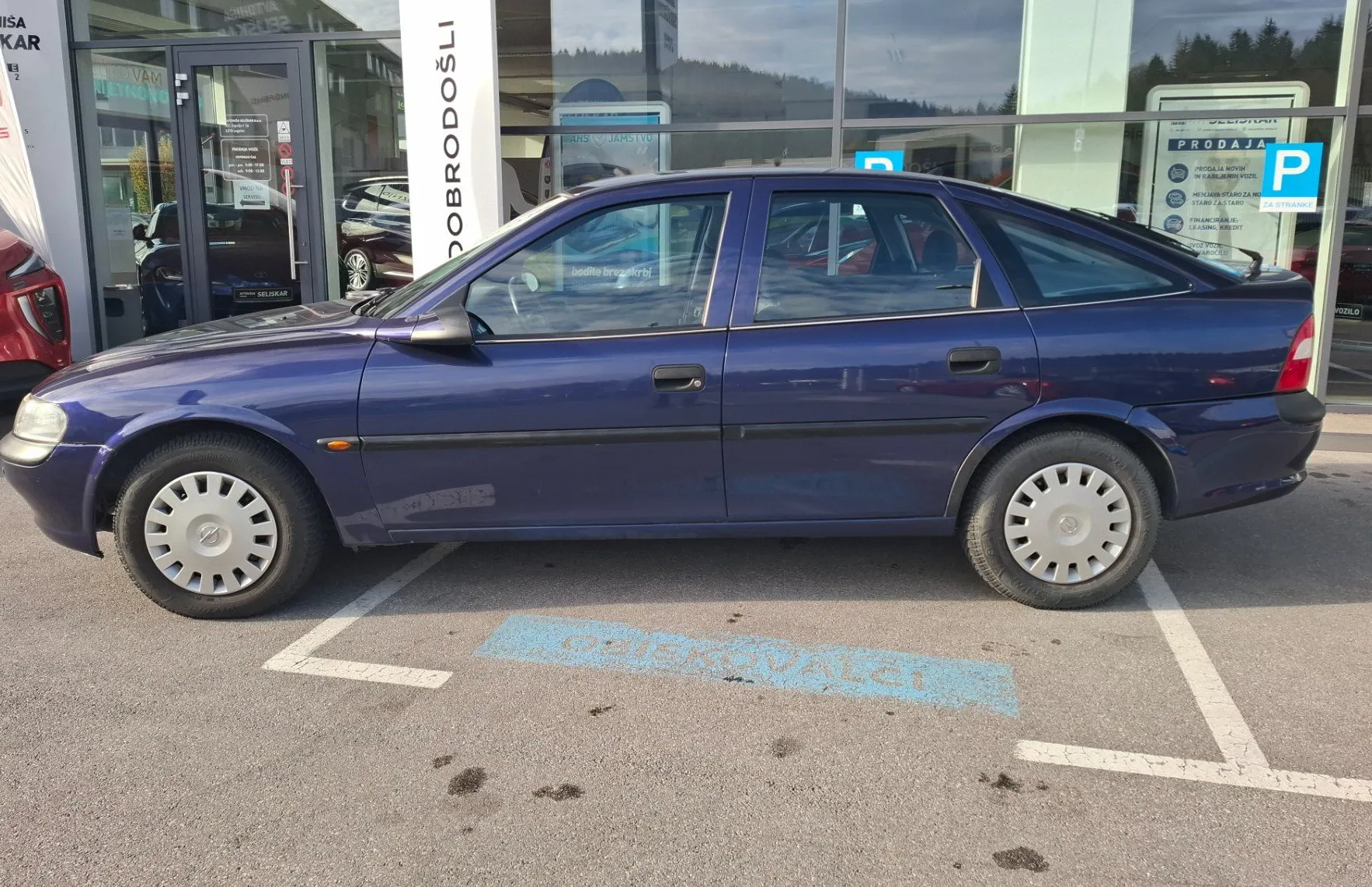 Zunanja slika - Opel Vectra - 1.6i 16V - SLOVENSKO POREKLO + ODLIČNO OHRANJEN - 4