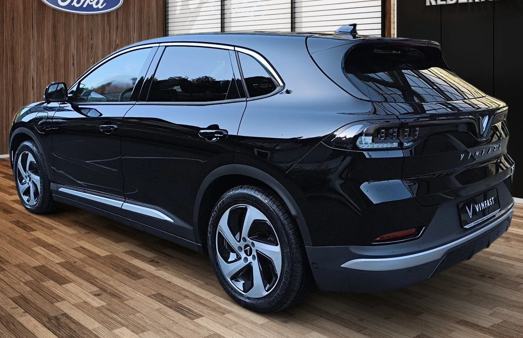 Zunanja slika - Vinfast VF8 - 87.7 kWh AWD ECO-350PS AWD-ZALOGA-POLNILNICA - 5