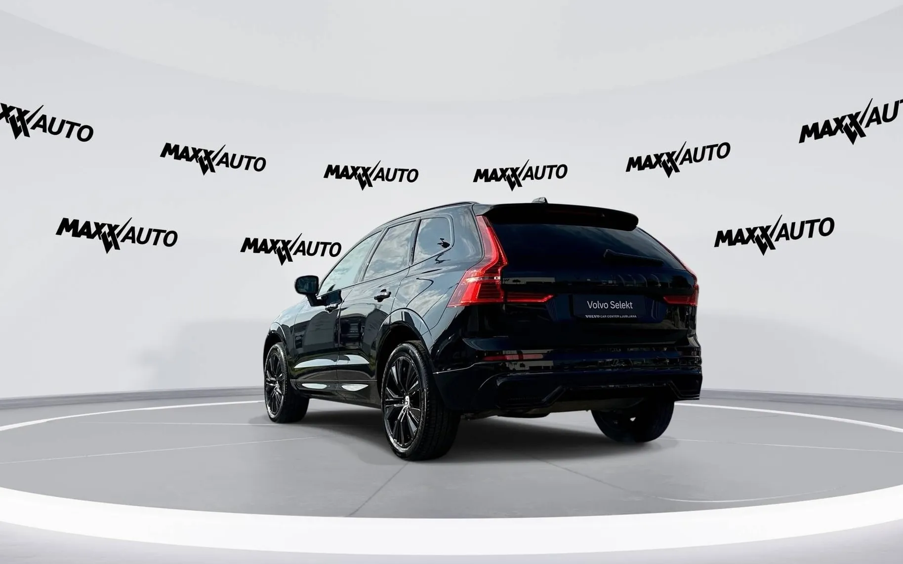 Notranja slika - Volvo XC60 - B4 P Plus Dark Avt. - 7