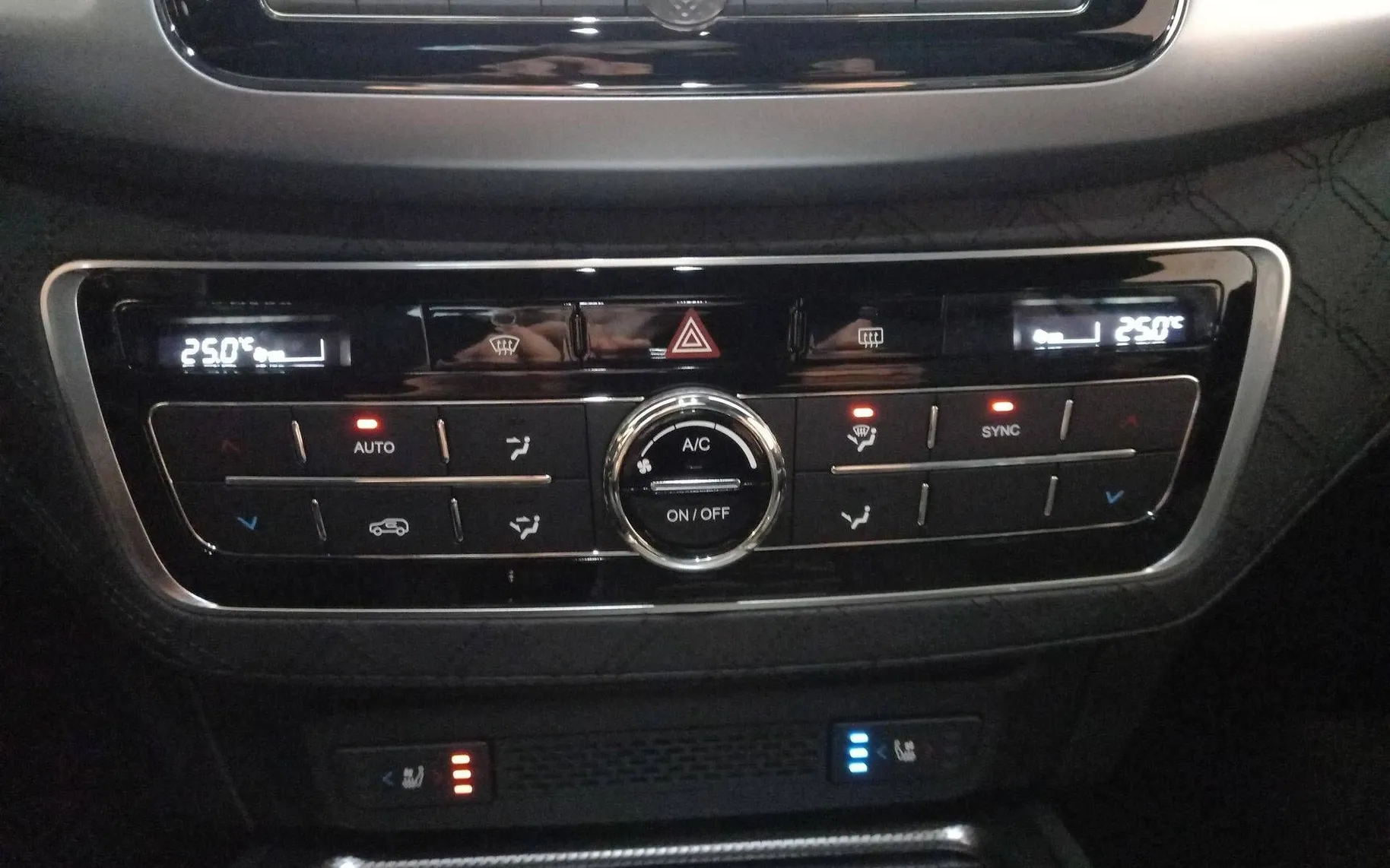 Notranja slika - SsangYong Rexton - 2.2 XDi Limited+ 4WD AT... - 18