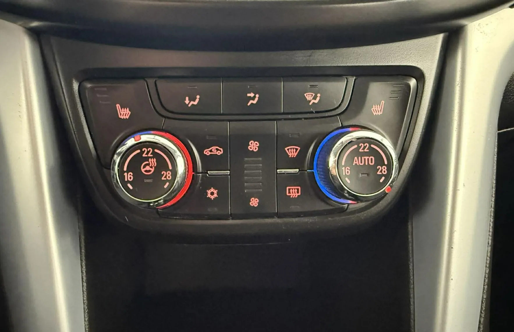 Zunanja slika - Opel Zafira - Opel  1.4 TURBO 103KW.NEMŠKI.NAVI.7 SEDEŽEV. - 9
