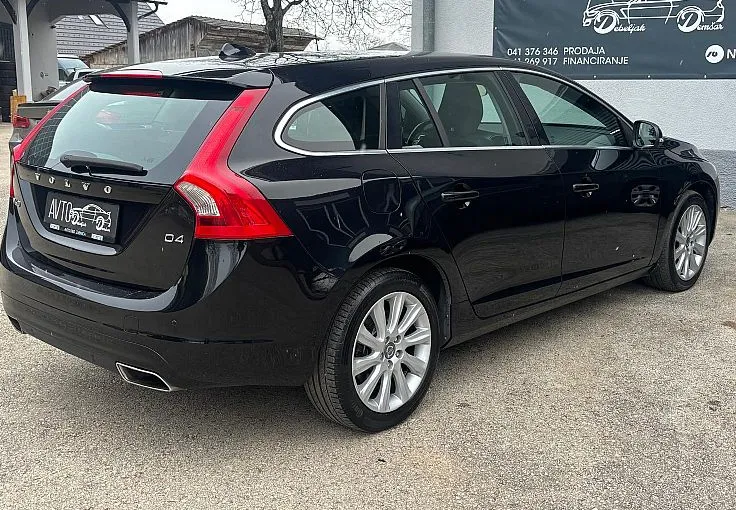 Zunanja slika - Volvo V60 - D4 - DIGITALNI ŠTEVCI - ODLIČEN - 5