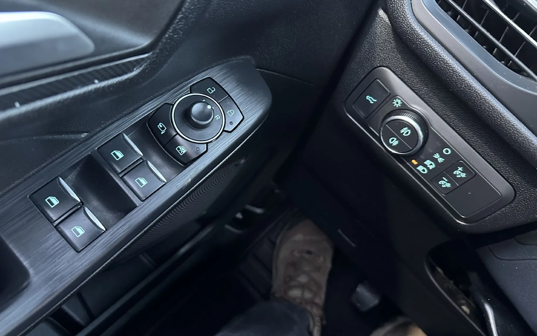 Notranja slika - Ford Kuga - 1.5 EcoBoost ST-Line.NEMŠKA.PANORAMA.KLJUKA.BENCIN - 13