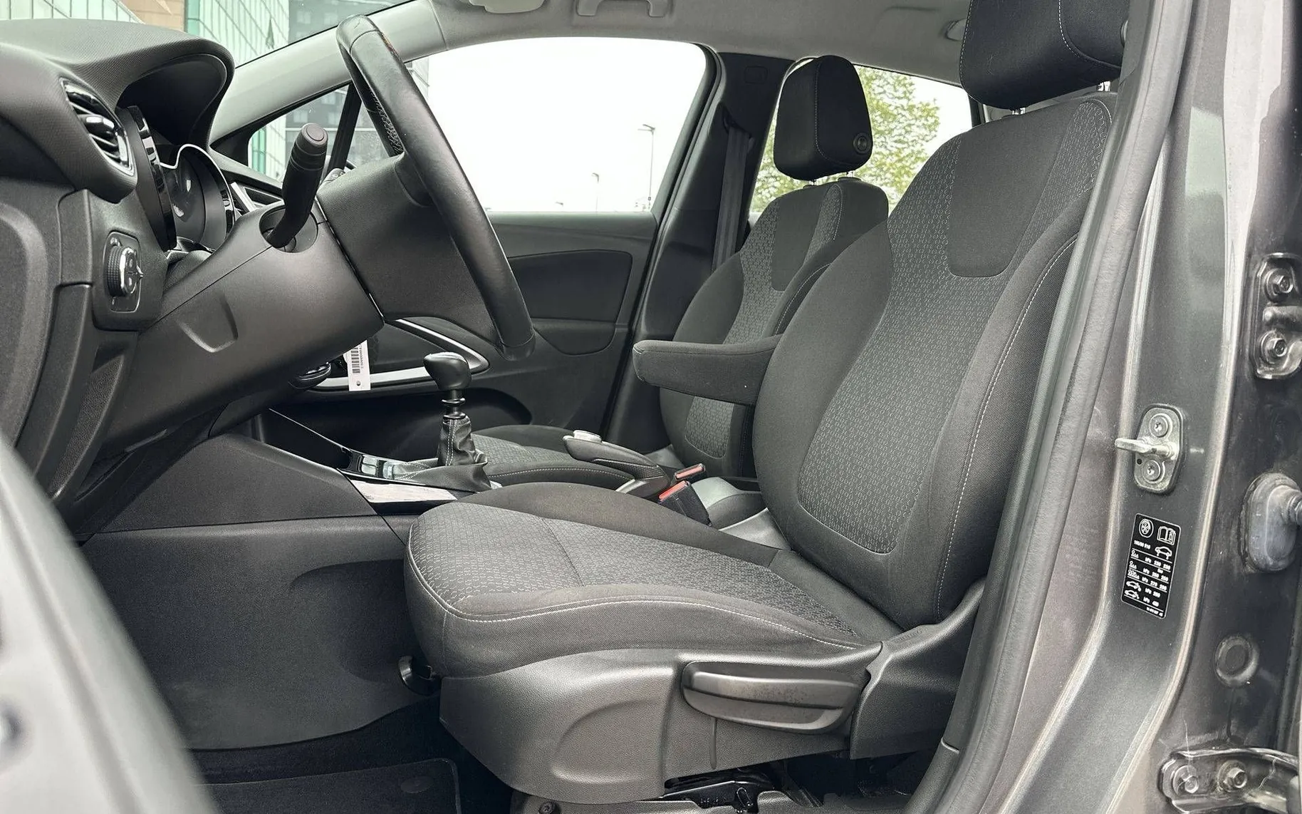 Notranja slika - Opel Crossland X - 1.2 Turbo ENJOY - 10