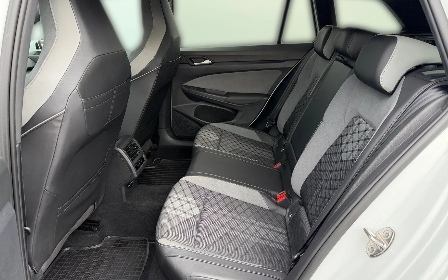Notranja slika - Volkswagen Golf Variant - 1.5 eTSI R-Line DSG - 11