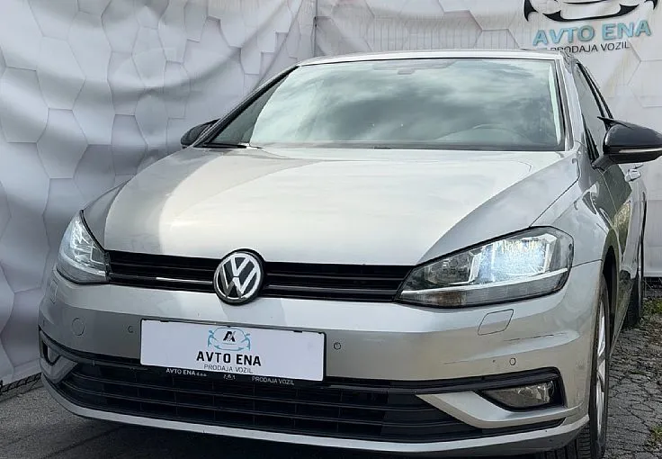 Zunanja slika - VW Golf - 1.0 TSI - LED - VELIK EKRAN - ALU15 - GRETJE SED. - 2