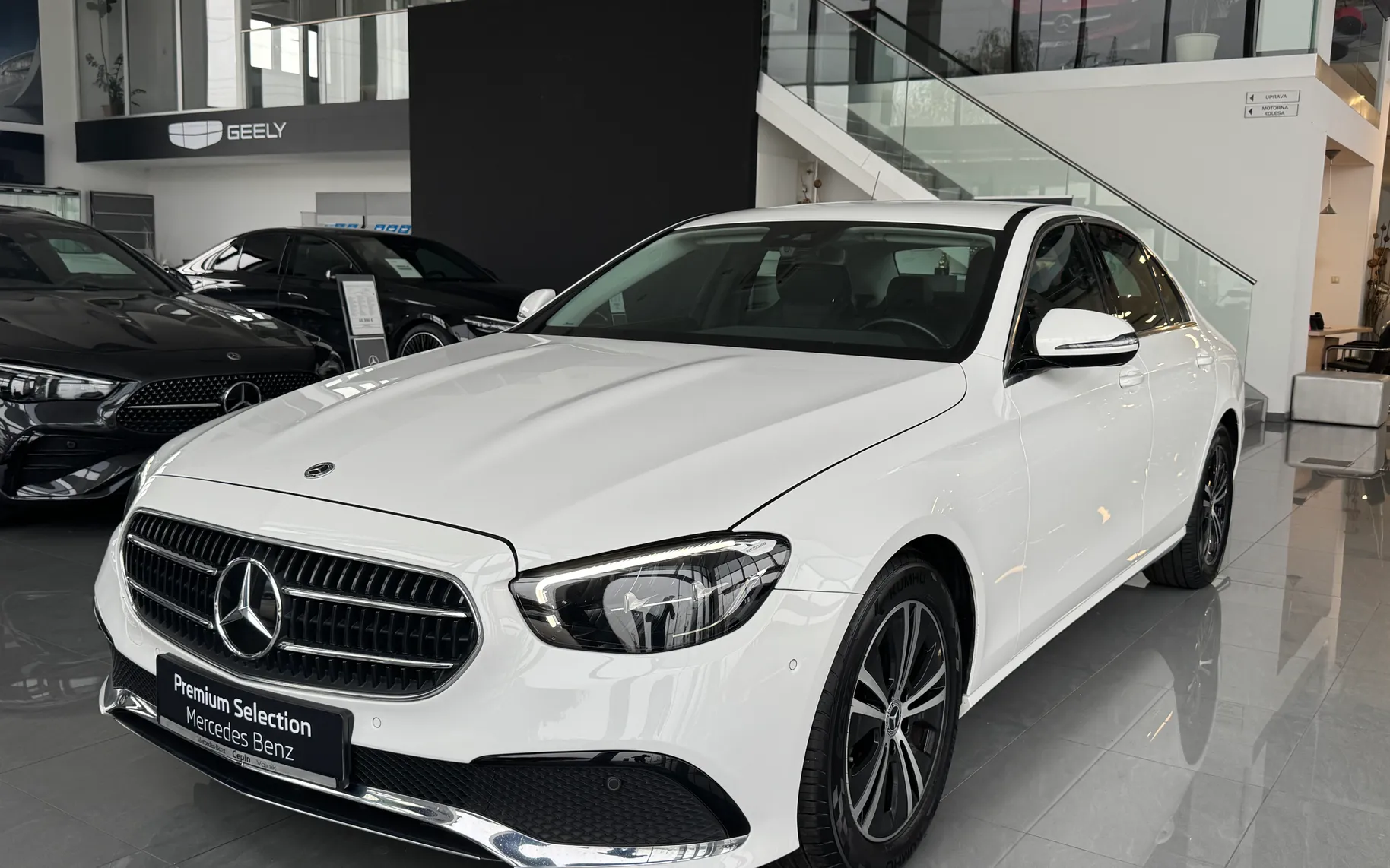 Zunanja slika - Mercedes-Benz E-Razred - E220d-AVANTGARDE-AUT-LED-NAVI-DIGITAL-PREMIUM-MY23 - 4